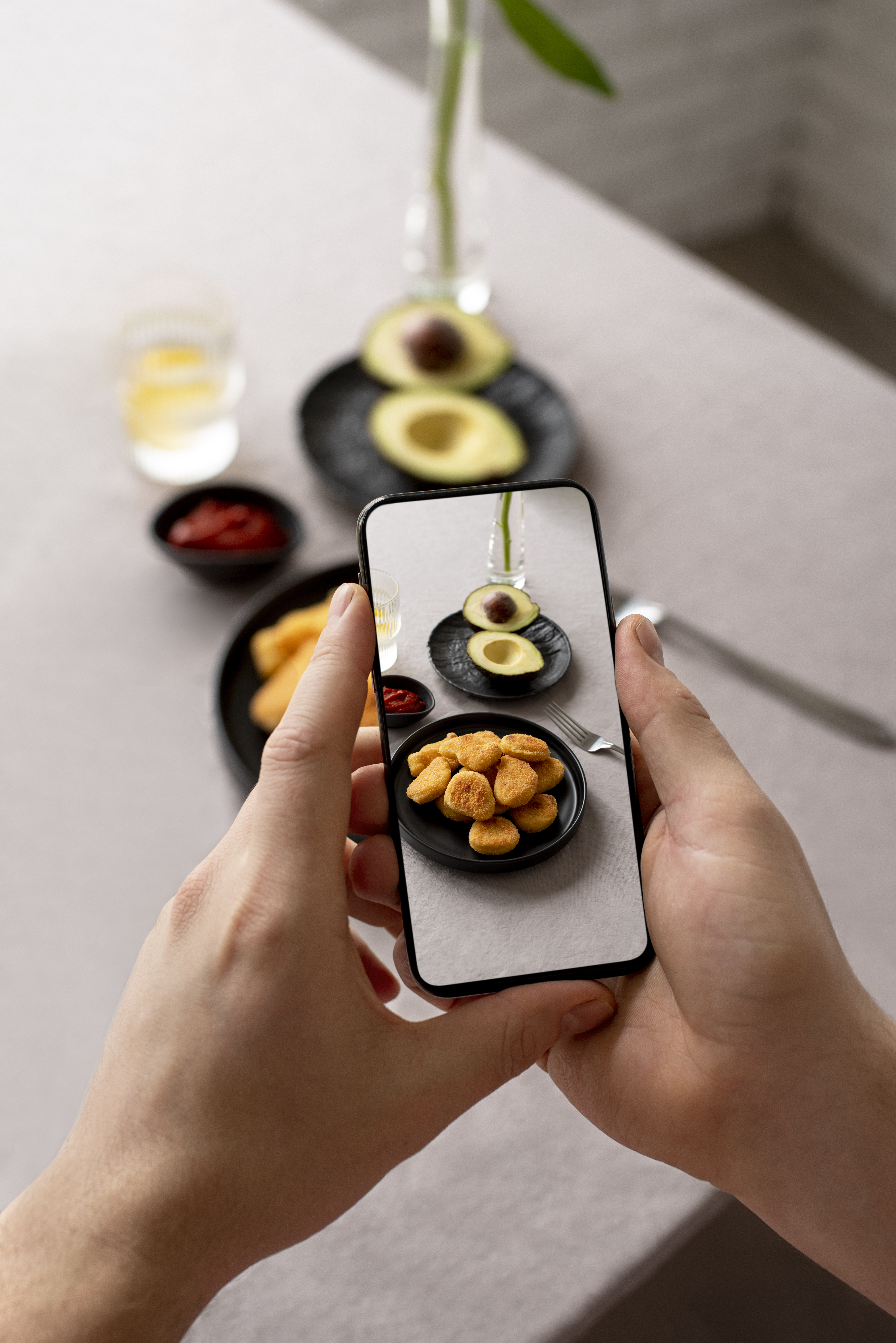 Демонстрация приложения Nutri AI для подсчета калорий по фото